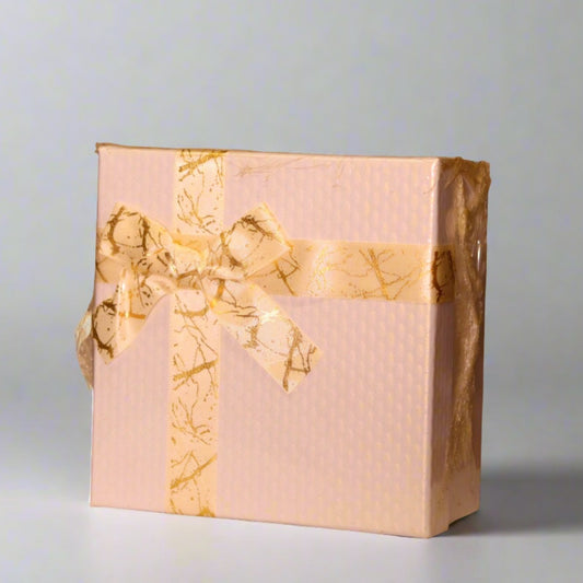 GIFT BOX WHITE WITH WHITE COVER AND GOLDEN RIBBON STRIP BOW