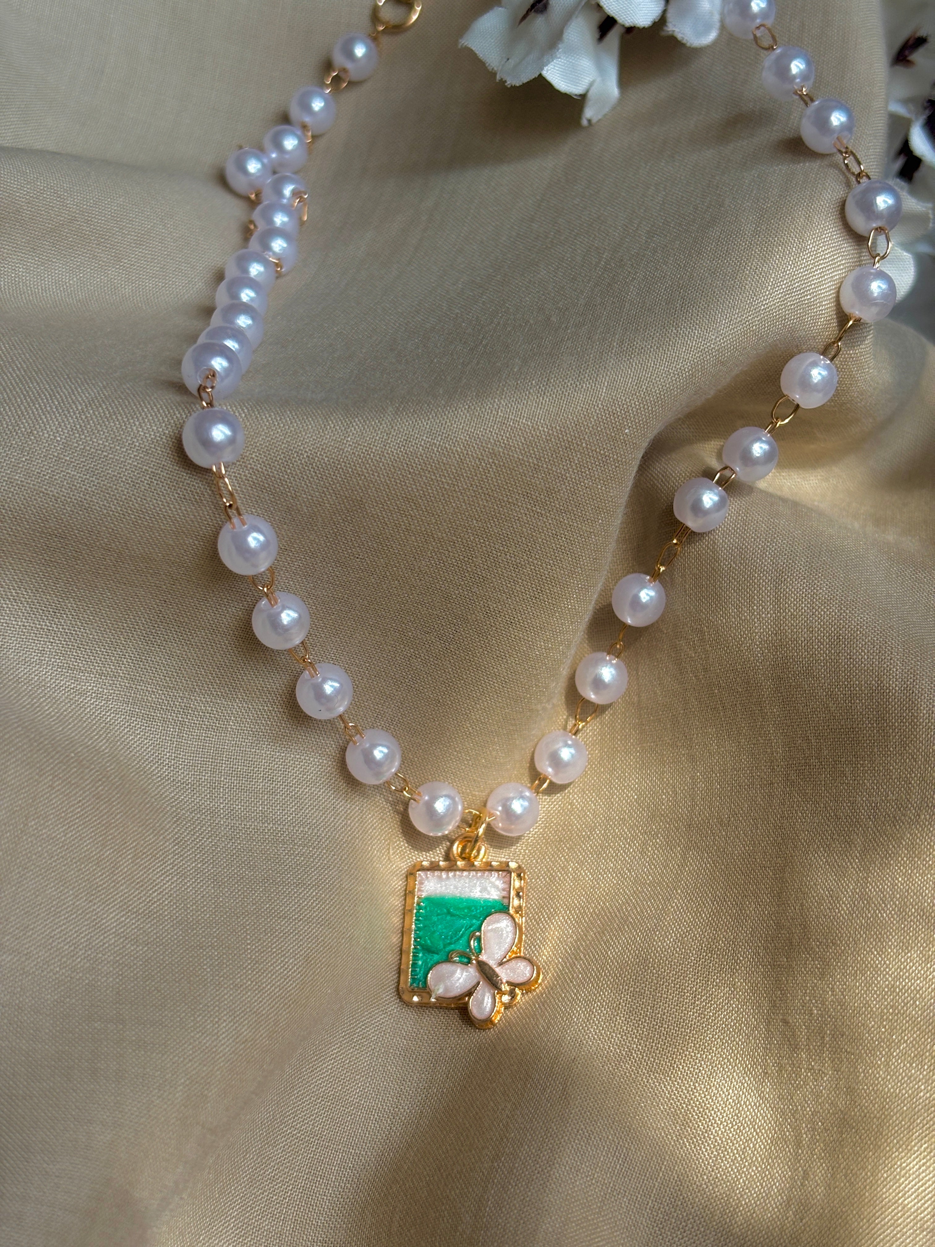 Bridgerton Inspired Vintage Charm Pearl Pendant Necklace