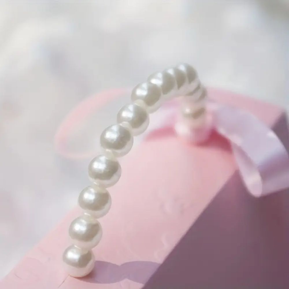 Elegant Pearl Ribbon Gift Box