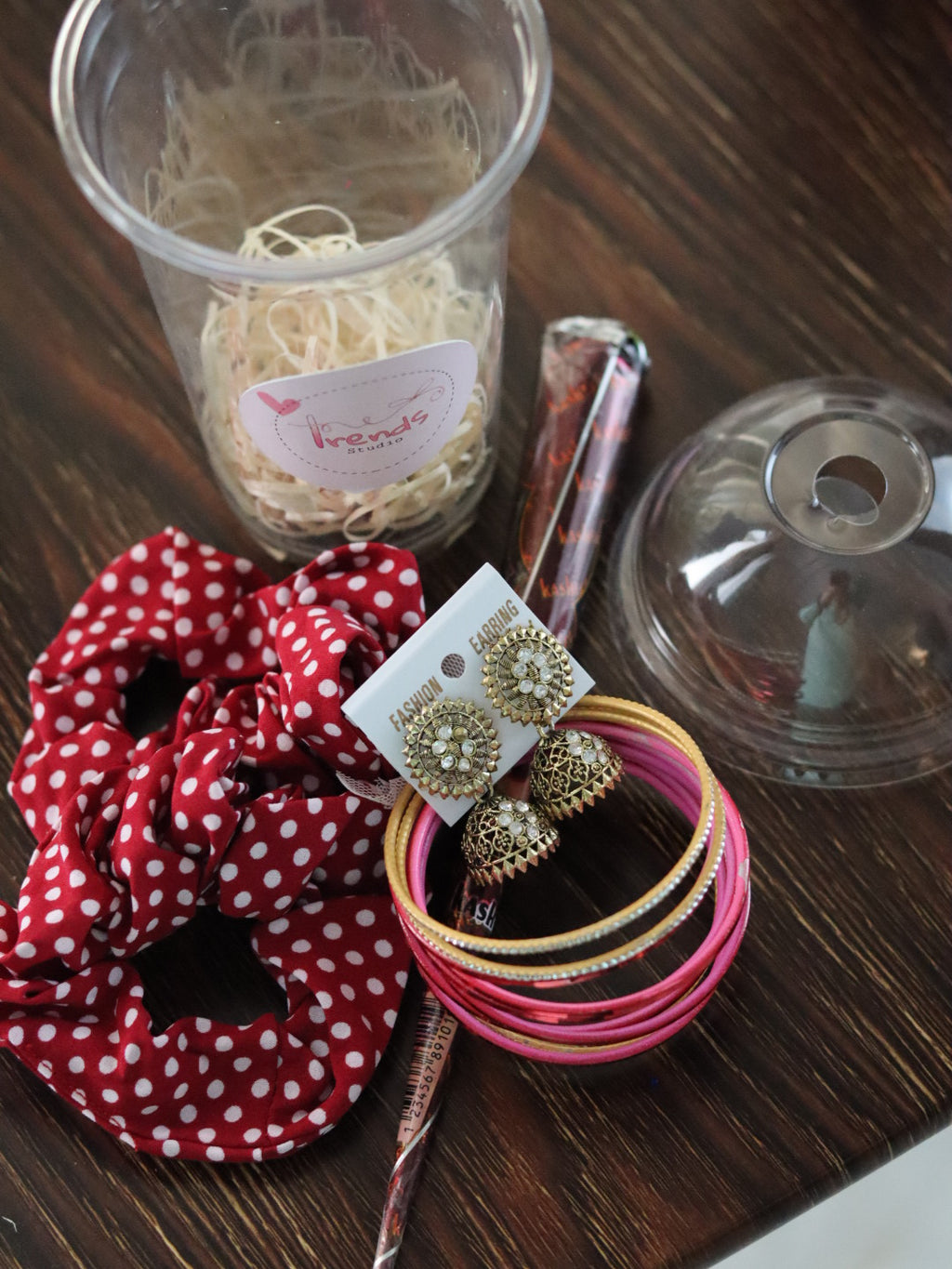 Ramzan Aesthetic Mini Gift Cup – Jhumkas, Mehndi & Bangles