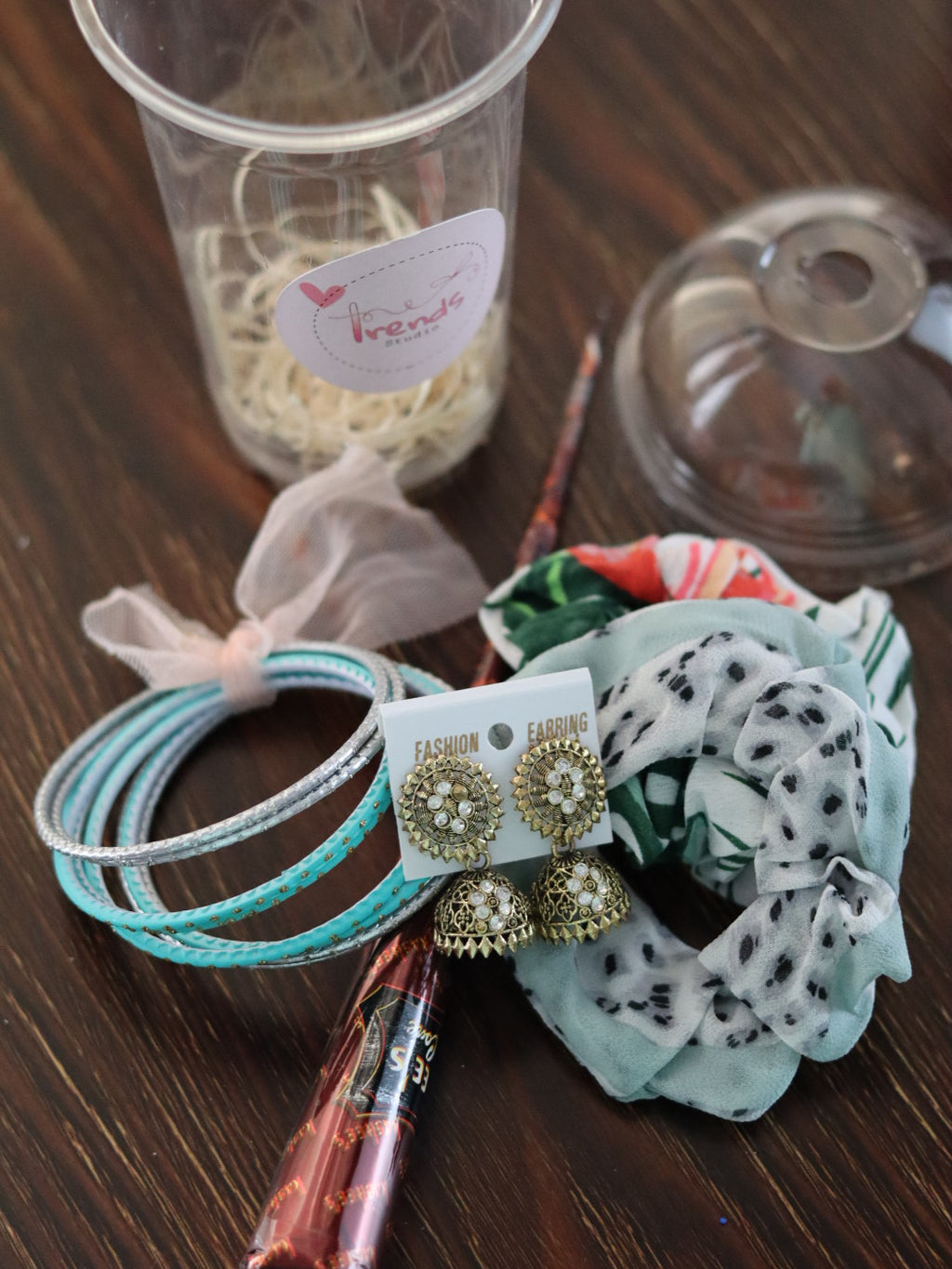 Ramzan Aesthetic Mini Gift Cup – Jhumkas, Mehndi & Bangles