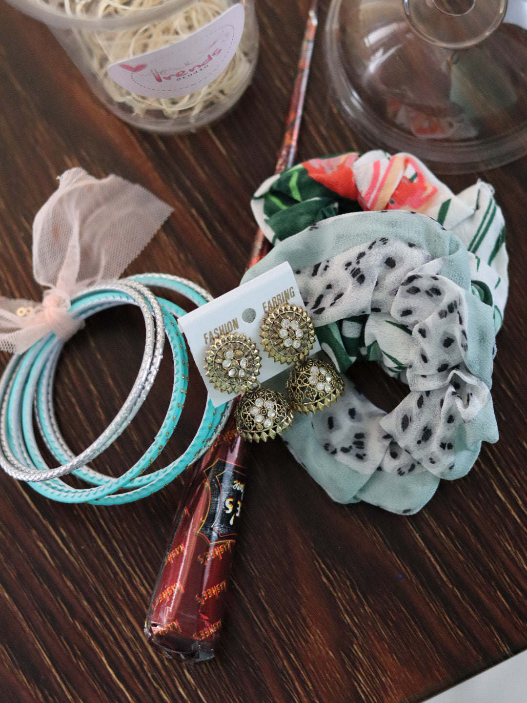 Ramzan Aesthetic Mini Gift Cup – Jhumkas, Mehndi & Bangles