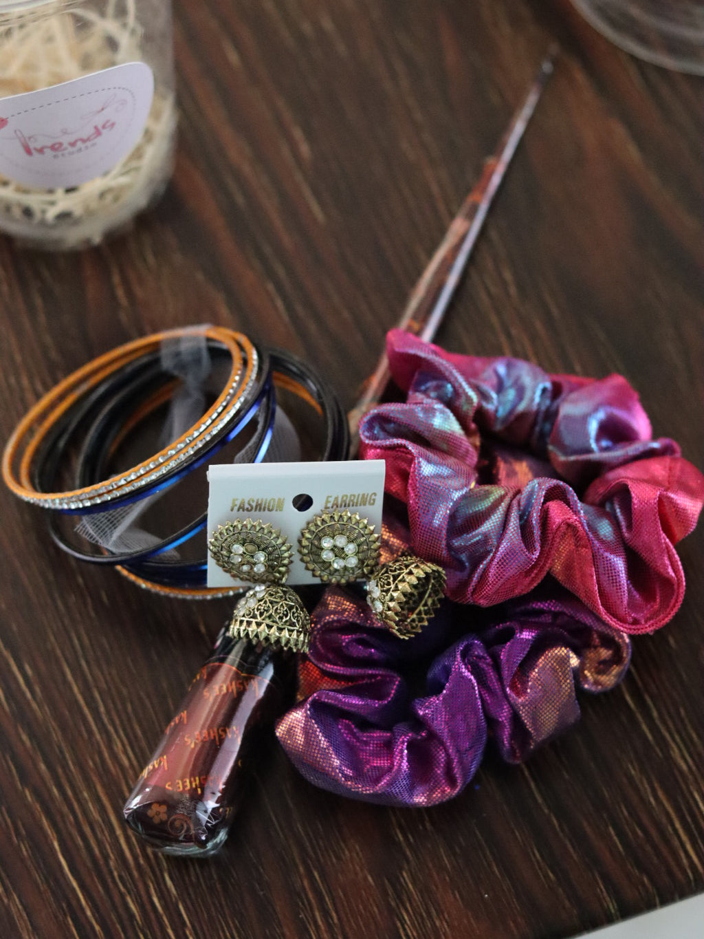 Ramzan Aesthetic Mini Gift Cup – Jhumkas, Mehndi & Bangles