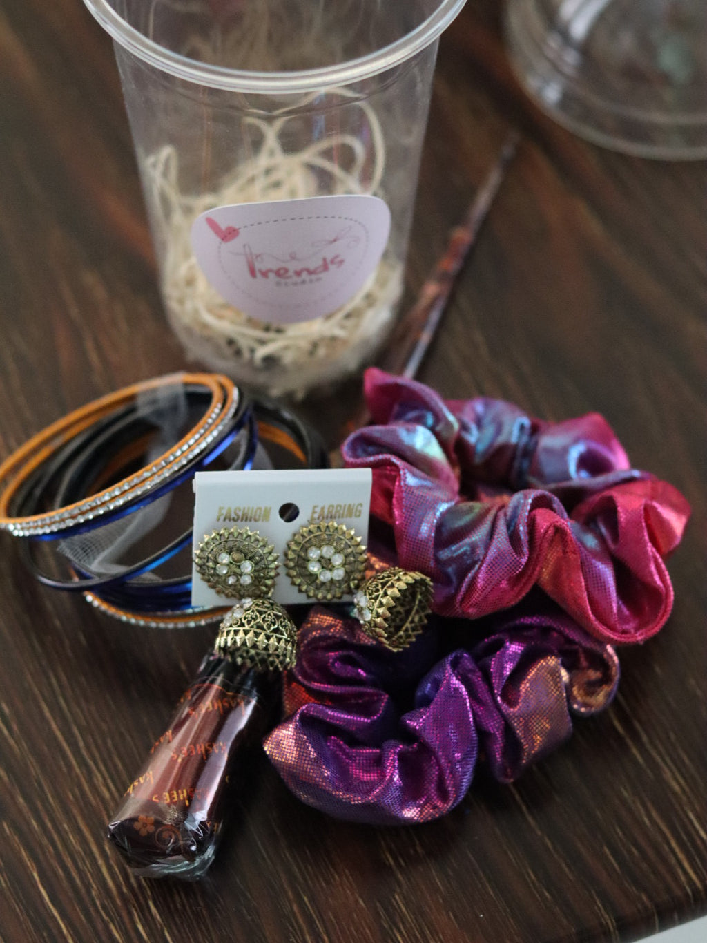 Ramzan Aesthetic Mini Gift Cup – Jhumkas, Mehndi & Bangles