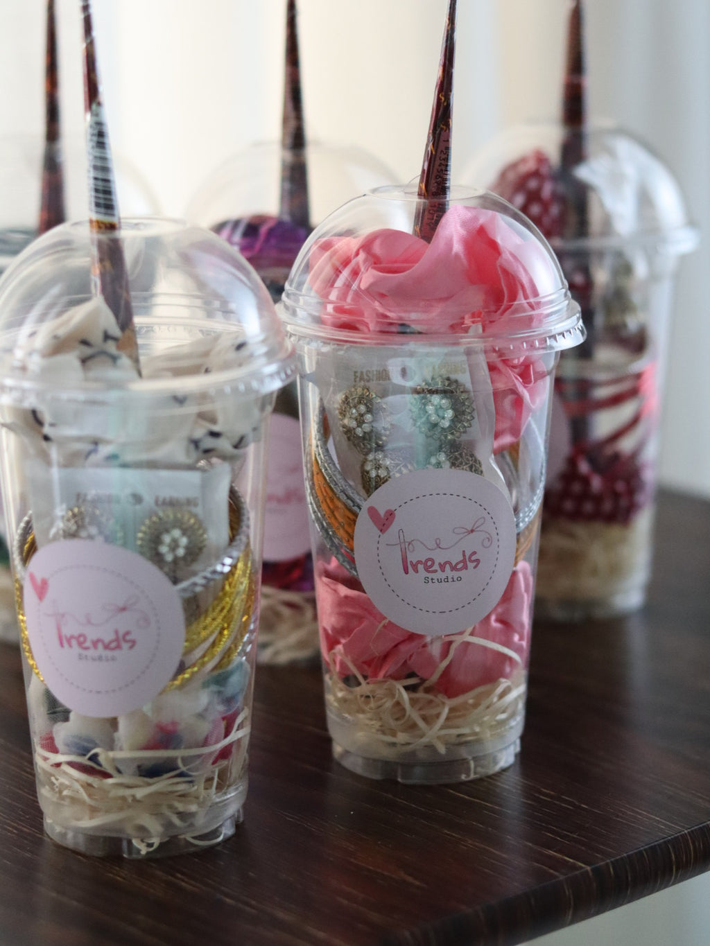 Ramzan Aesthetic Mini Gift Cup – Jhumkas, Mehndi & Bangles