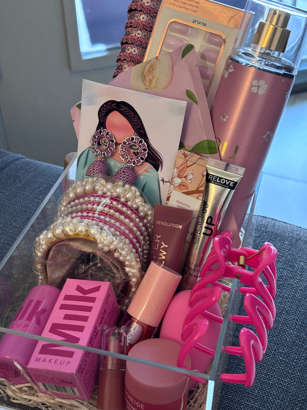 Luxury Eid Beauty & Accessories Gift Box for Her – Makeup, Bangles & Fragranc