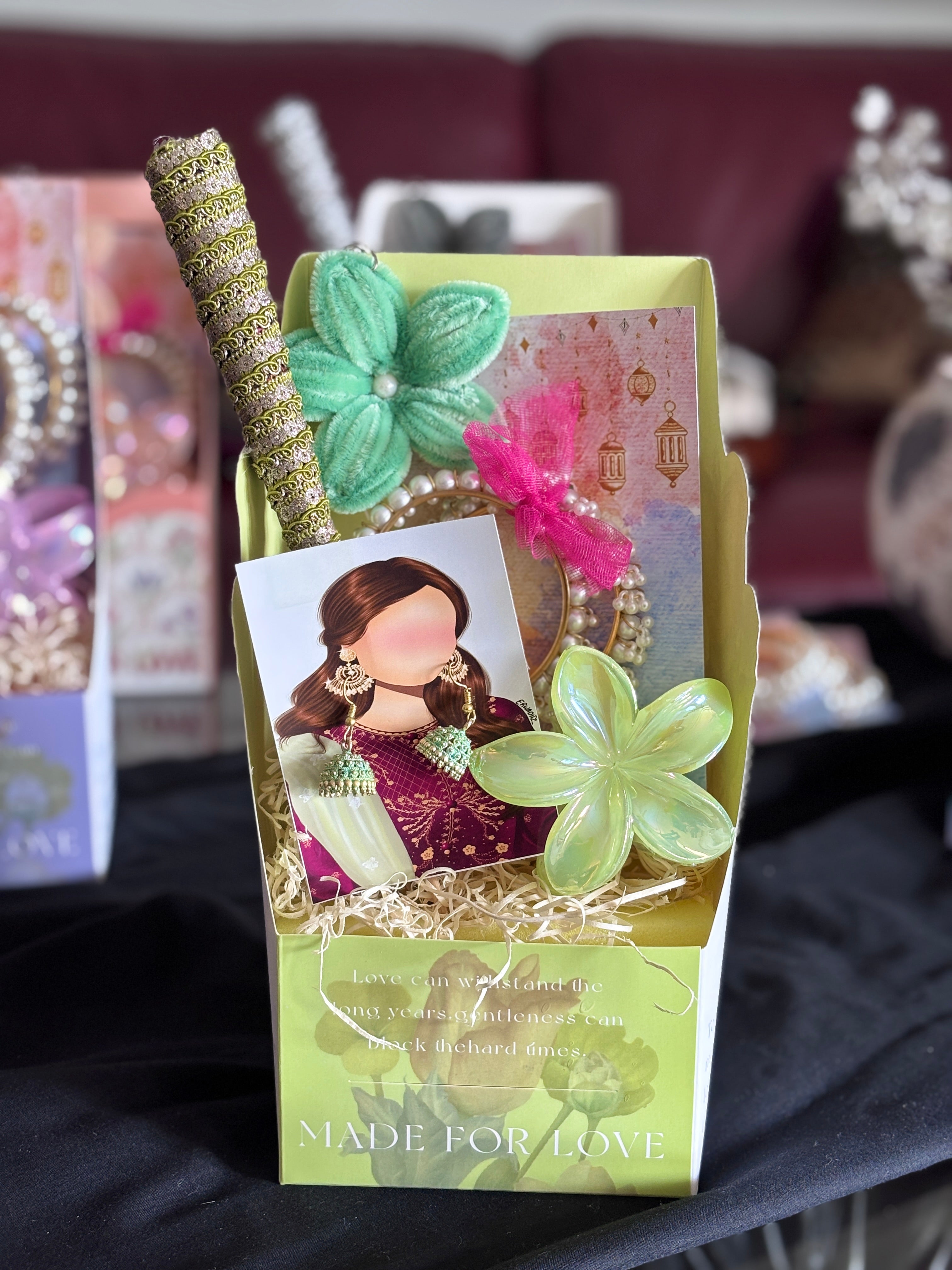 Floral Luxe Mehndi and Accessories Gift Box