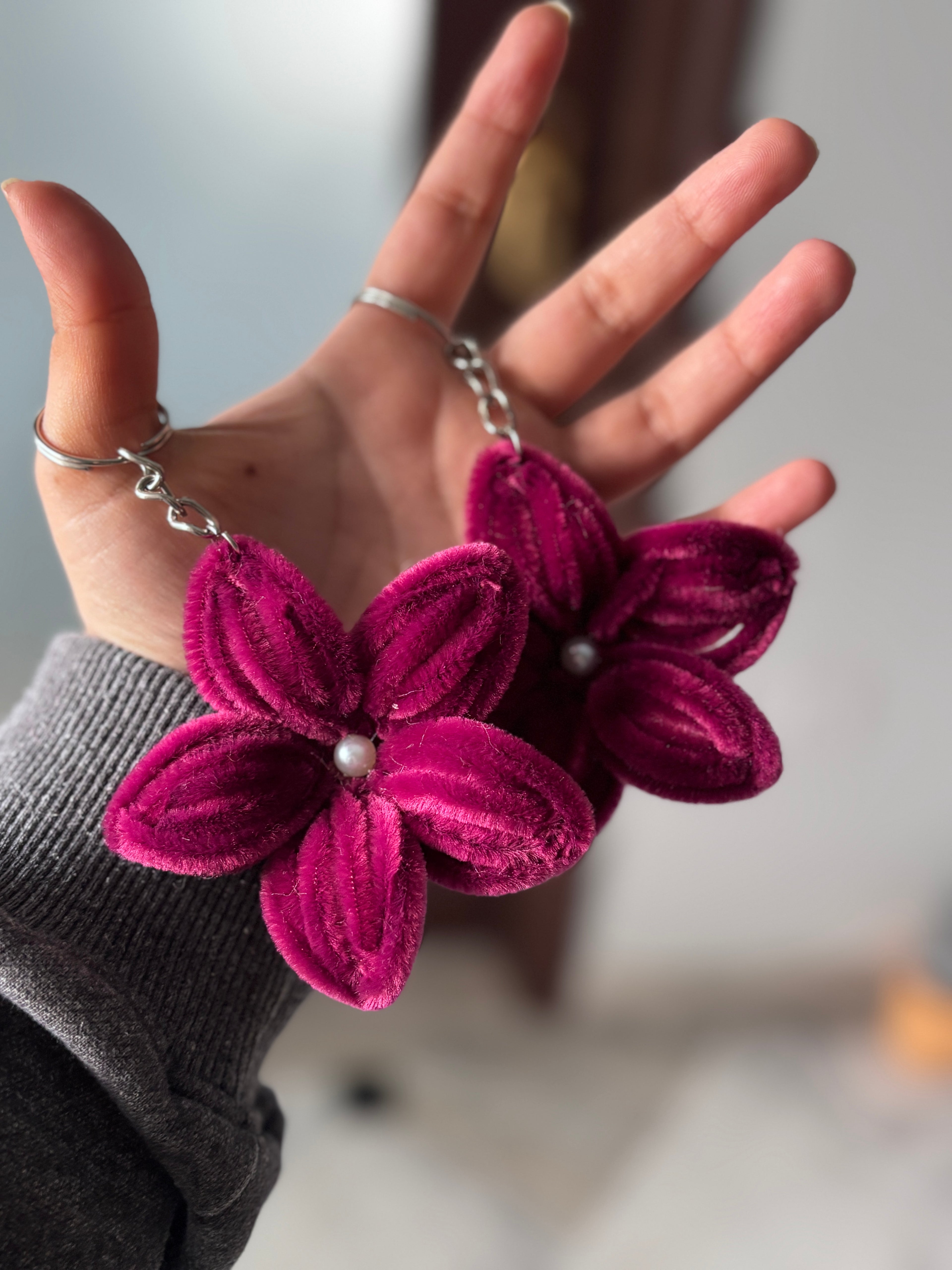 lily flower keychain Lily Flower Velvet Wire Keychain – Trends